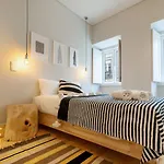 Guestready - Luxury With Private Terrace In Lapa * Лиссабон